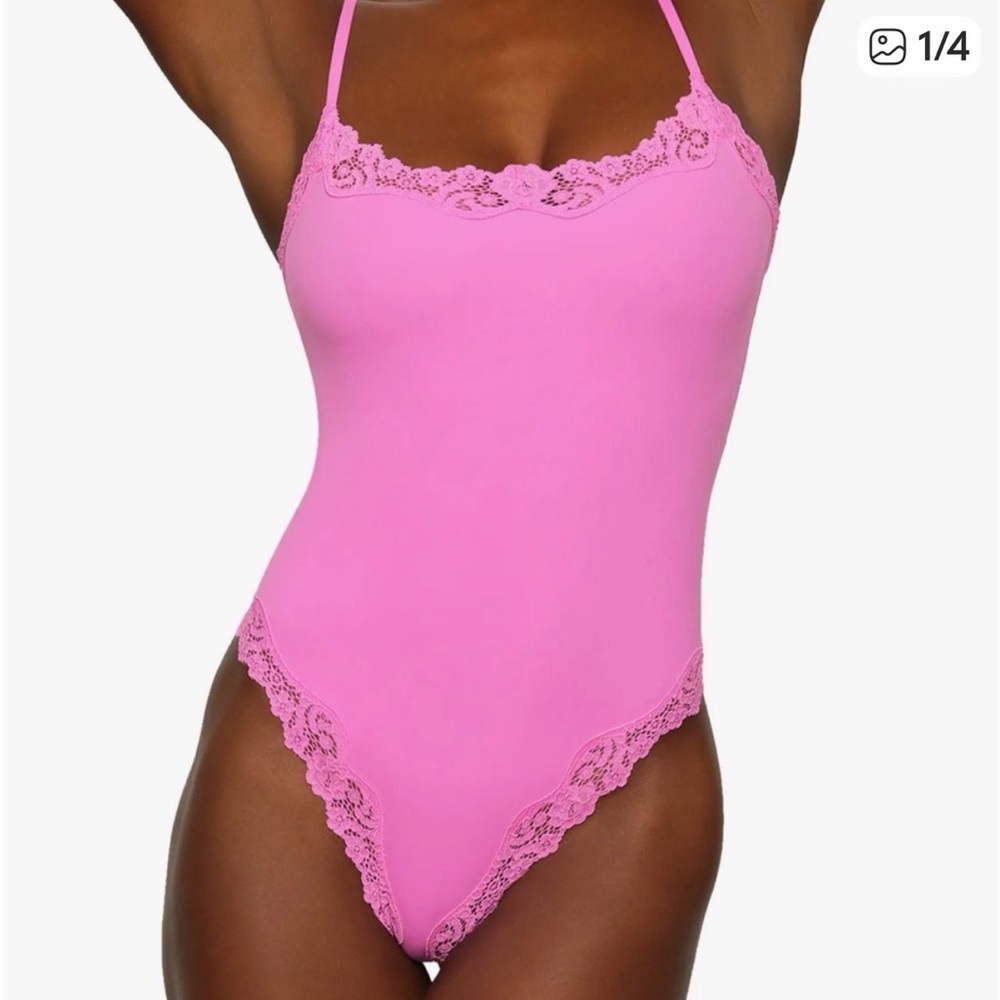 SKIMS Fits Everybody Lace Bodysuit Taffy